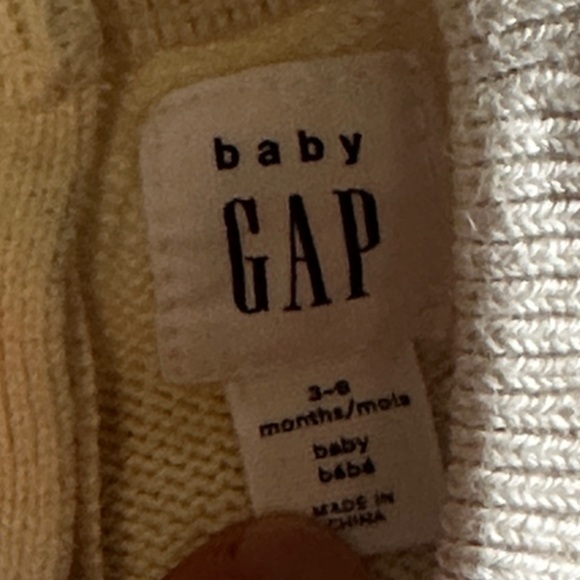 GAP - Heart Pattern Relaxed fit Cream Sweater with ruffled hem - Picture 3 of 3